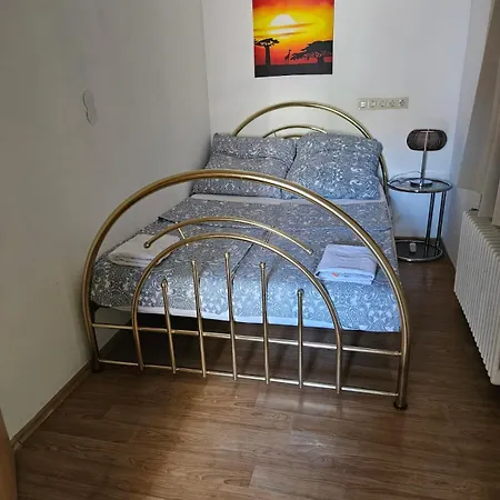 Apartment Gemuetliche Gaeste Fuer Ruhige Naechte. Zentral