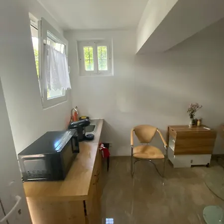 Apartment Gemuetliche Gaeste Fuer Ruhige Naechte. Zentral